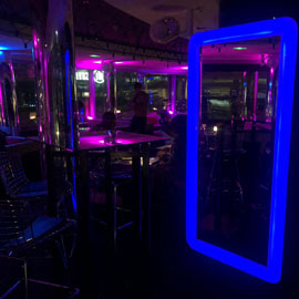 Quelques lieux dans Paris où vous pouvez trouver Tawimi : L'Arc Paris, Le Matignon, Hôtel Le Melia, Le Fouquet's, salles de sport Fitness Park et également clubs, discothèques, hôtels, restaurants, salons de coiffure / cosmétique, agences de mannequins...